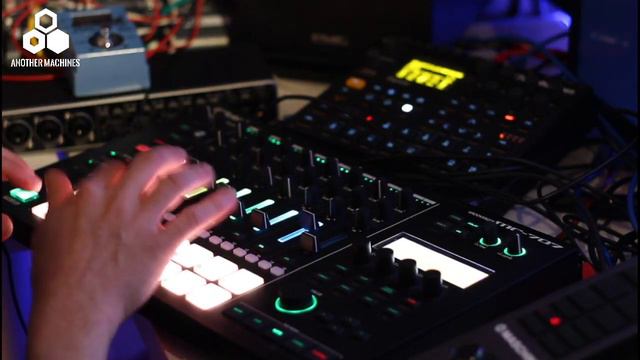 Roland MC-707 GROOVEBOX Pattern from Scratch (No Talking) смотреть онлайн