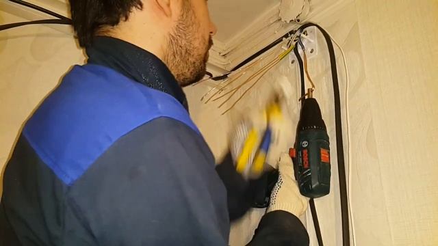 Простая и надежная приспособа для скрутки проводов. Пользуйтесь. смотреть онлайн