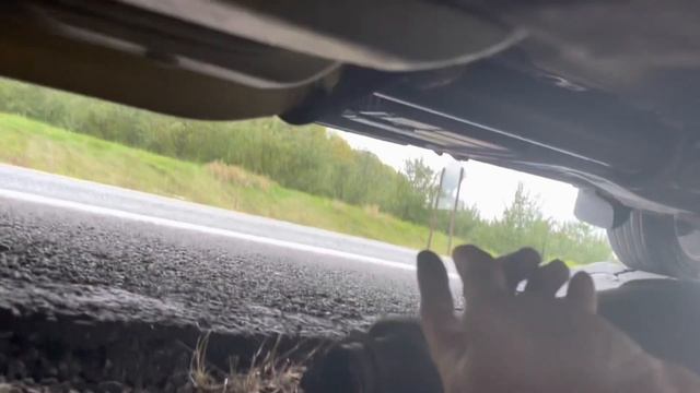 Dragging Exhaust quick fix/Side of the road super trick/Broken Muffler!! смотреть онлайн
