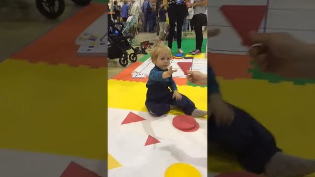 Подвижная обучающая игра VAY TOY "Форма цвет размер" смотреть онлайн