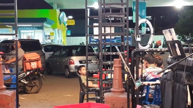 Cinta Anak Kampung - Capello Buskers cover Jamal Mirdad...mantap abg food panda gelek смотреть онлайн