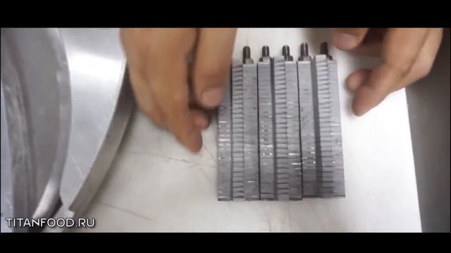 Как установить ножи на установку для нарезки овощей Titan TW-822