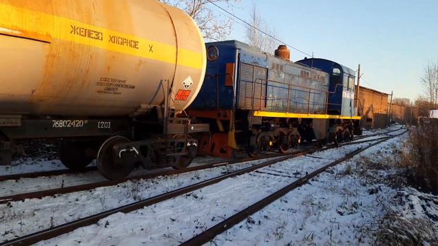 Тепловоз ТГМ4А-2495 с грузовым поездом. Ведомственная линия Наугольный-НИИХСМ-Богородское смотреть онлайн