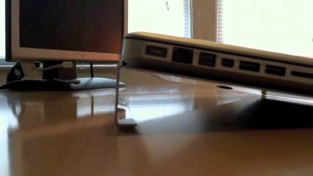 KoolSink MBP Laptop Cooling Stand for Apple Macbook Pro смотреть онлайн