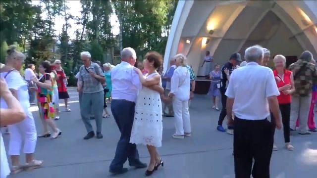 А ЛЕТО ЦВЕТА СОЛНЦА,ЗЕЛЕНОЕ,КРАСИВОЕ!!! смотреть онлайн