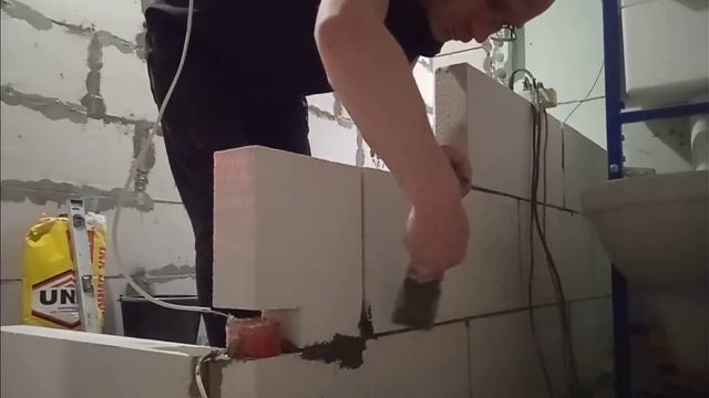 Стройка 2 | Кладка перегородки из газоблока + прокладка проводов | без слов | без профессионализма смотреть онлайн