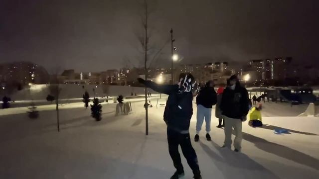 КАТАЕМСЯ на СНЕГОКАТЕ по ЛЕДЯНОЙ ГОРКЕ / ИРЛ Кореш, Парадеевич, Куертов и PLOHOYPAREN смотреть онлайн