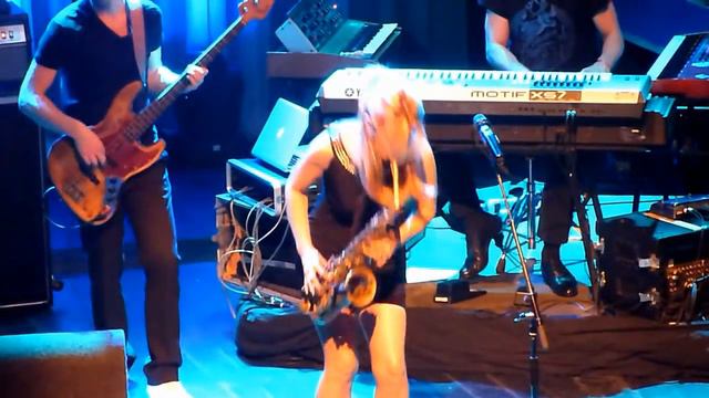 Candy Dulfer - Pick Up The Pieces (part 1) @ Tivoli, Utrecht, Holland 15-04-2010 смотреть онлайн