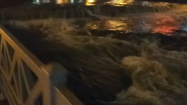 Речка Сочи после дождя :) 11.01.2021 смотреть онлайн