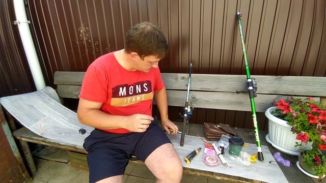 СБОРЫ НА РЫБАЛКУ И САМА РЫБАЛКА НА УДОЧКУ НА ПРУДУ смотреть онлайн