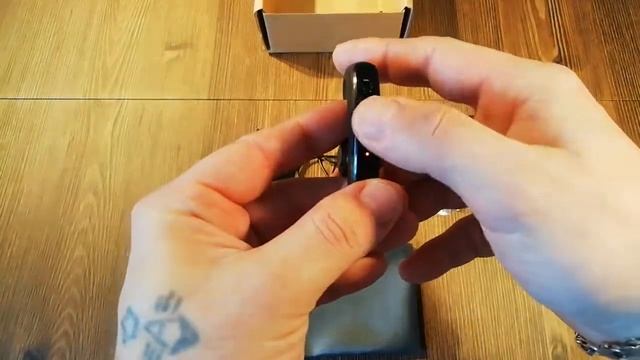 Беспроводная Bluetooth гарнитура M & J V9 смотреть онлайн