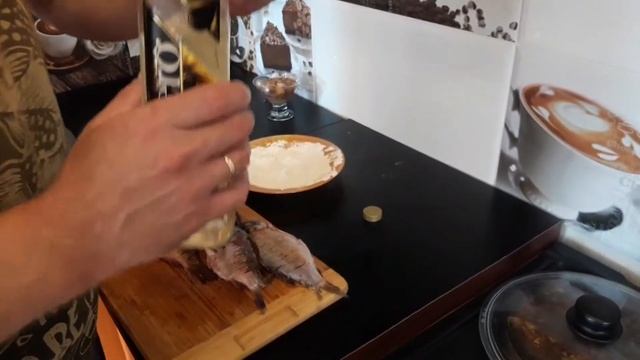 Как быстро почистить рыбу?#какбыстропочиститьрыбу смотреть онлайн