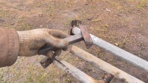 Подъемник из лебедки и старых труб за полчаса своими руками #лебедка #трактор #ремонт