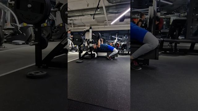 д. 2 Жим штанги лежа средним хватом смотреть онлайн