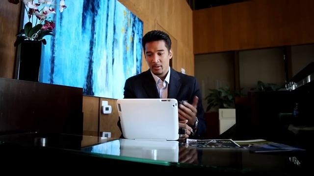 iRig MIC Cast portable voice recording microphone for iPhone, iPod touch, iPad commercial spot смотреть онлайн