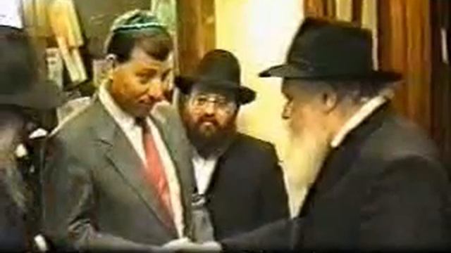 הרבי מילובביץ וראש עיריית אריאל רון נחמן על שלמות הארץ смотреть онлайн