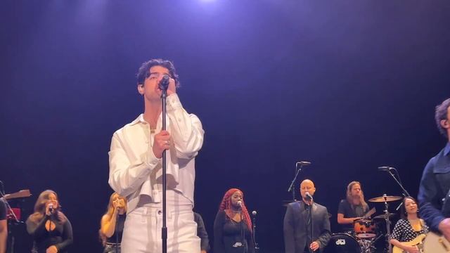 Jonas Brothers - Wings (Live) смотреть онлайн