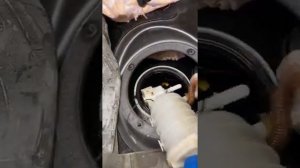 BMW X3e83 М54 Меняем топливный насос и фильтр #x3#e83#топливный#насос#фильтр#xclubmotors#bumer1