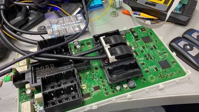 Программирование Ключа в блок FEM BMW F30 изготовление дополнительного Ключа смотреть онлайн