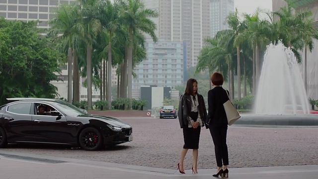 小三以為丈夫會留她過夜，怎料丈夫選擇了妻子，小三只好灰溜溜走人！ смотреть онлайн