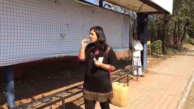 Dabur red challenge #thereddare dare#2 brush at a bus stop смотреть онлайн