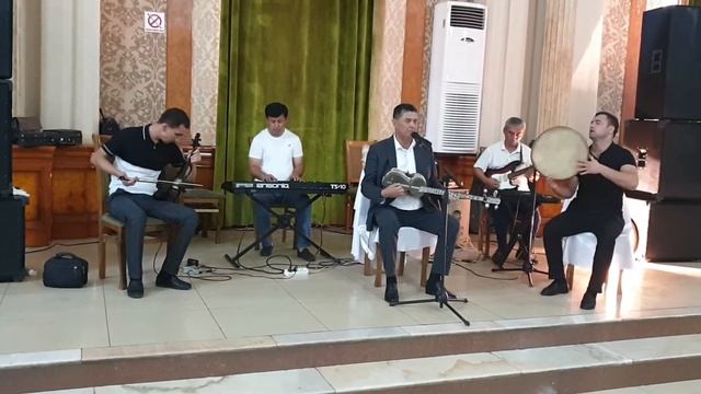 Qilichbek Tojiev ''Qani do‘stman deganlar'' jonli ijro смотреть онлайн