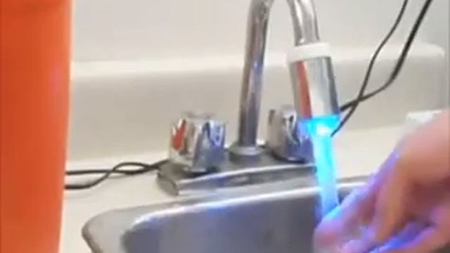 Насадка на кран с подсветкой Акварель смотреть онлайн