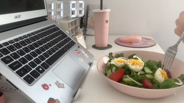 Self-care day ? skincare routine, studying for finals, cleaning, good food, journaling ft.Ocushield смотреть онлайн