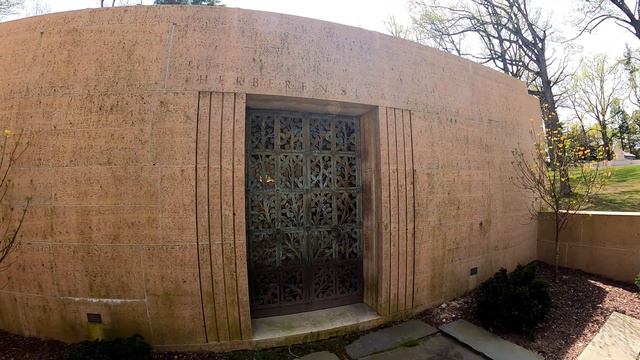 Ida and Isidor Straus' Mausoleum (Titanic Victims) смотреть онлайн