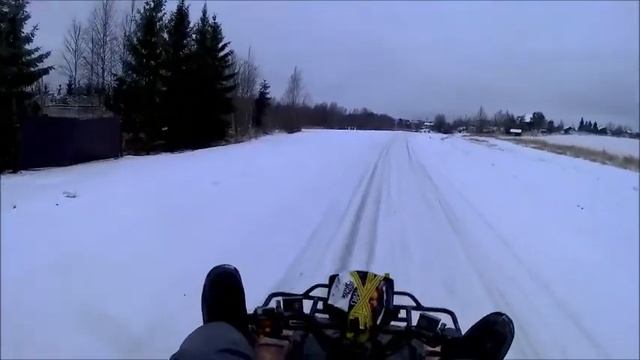 Изи езда с ногами на руле