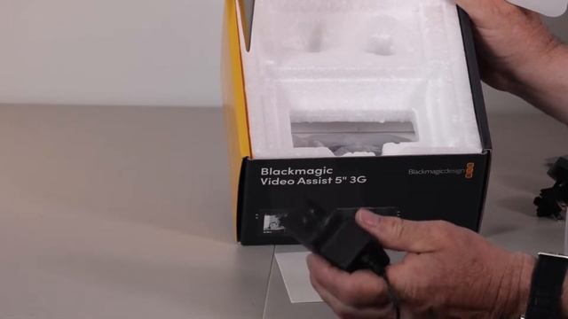 Blackmagic Video Assist 5" 3G смотреть онлайн