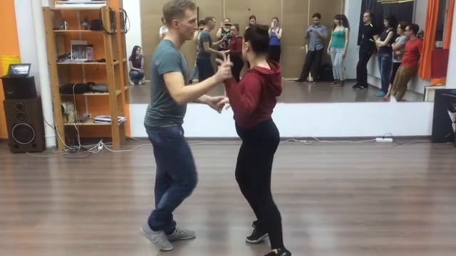 Сальса начинающие. Стас Швецов и Оля Самойлова 25 февраля 2015 смотреть онлайн