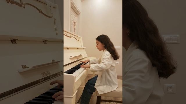 Произведение "Танец" на пианино смотреть онлайн