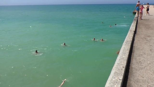 Крым. Новофёдоровка. Пляж ЗАБИТ людьми.Цены,еда,пляж.Полный обзор курорта. смотреть онлайн