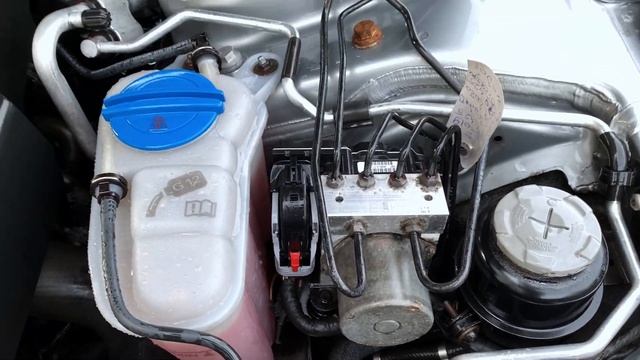 Engine cleaning with a pressure washer - Audi A4 B8 2.0 TDI смотреть онлайн