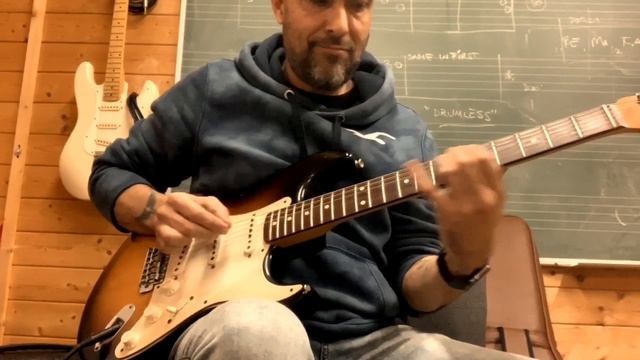 Fender Stratocaster Road Worn 60 смотреть онлайн