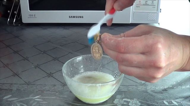 КАК ПОЧИСТИТЬ ЗОЛОТО В ДОМАШНИХ УСЛОВИЯХ I ЧИСТКА ЗОЛОТЫХ УКРАШЕНИЙ смотреть онлайн