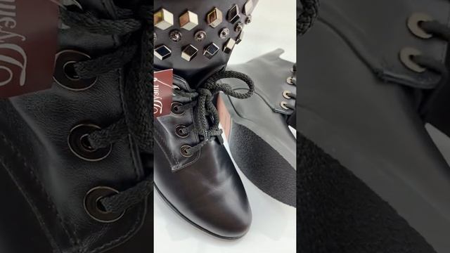 Женские ботинки черного цвета