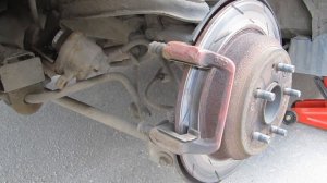 Замена задних колодок Honda Accord 8