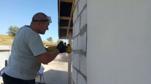 Пилим газобетон электро-пилой.
