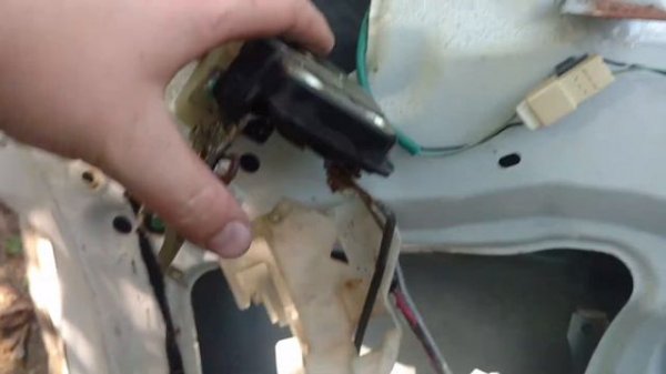 2004 Mazda MPV ? Door Handle and Cable ? Replacement