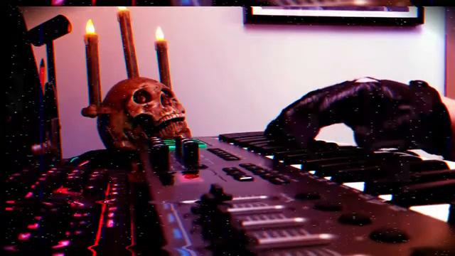 Quick Cover: Zombie Flesh Eaters Theme смотреть онлайн