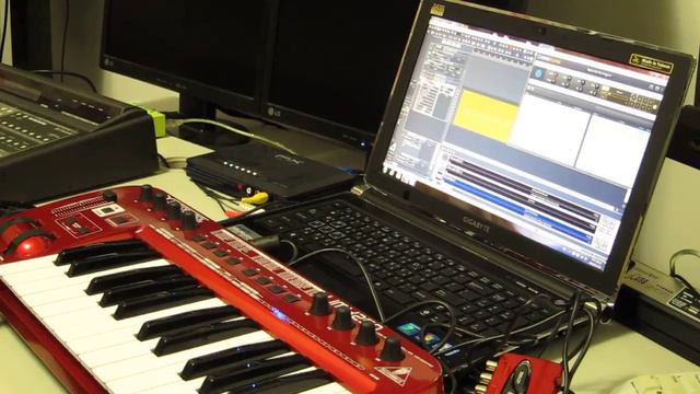 Behringer: U-CONTROL UMX250 & UCA222 ~~TEST2_附贈的音色及鍵盤力度表現 смотреть онлайн