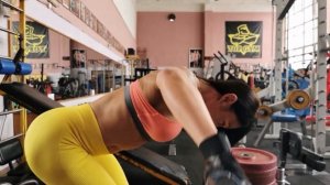 махи на задний пучёк дельт, в наклоне.