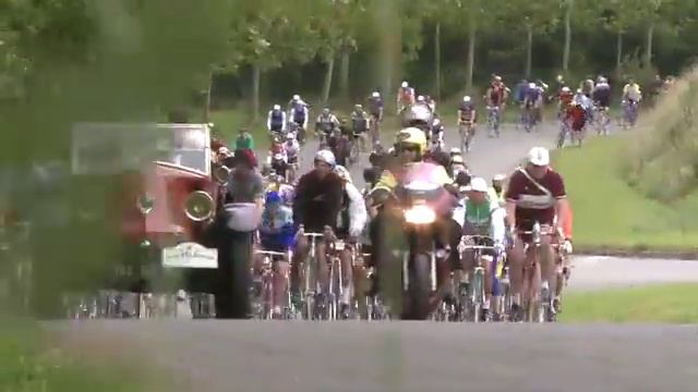 Anjou Velo Vintage 2013: La Retro 1903 au départ d'Angers смотреть онлайн