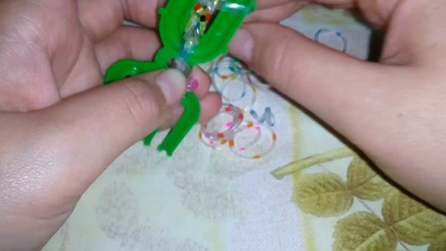 DIY кольцо из резинок для плитения смотреть онлайн