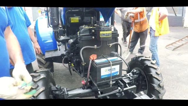 Доставка трактора Донгфенг 244 в комплекте с косилкой Wirax смотреть онлайн