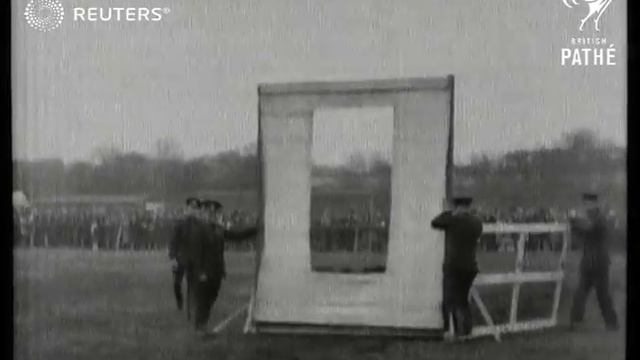 ENGLAND: POLICE: Mounted police display at Belle Vue Manchester (1931) смотреть онлайн