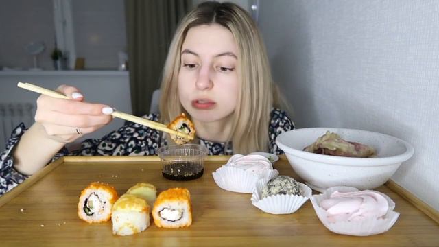 мукбанг роллы | парень уехал на вахту | ужасный сервис | mukbang sushi rolls смотреть онлайн