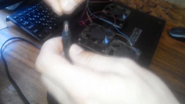 Как охладить ноутбук на 10 градусов (How cool laptop at 10 degrees with your hands?) смотреть онлайн